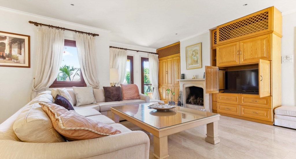 Junior Villa Pelican Heights A01 - luxury holiday rental villa, Aphrodite Hills Resort, Cyprus.6.jpg