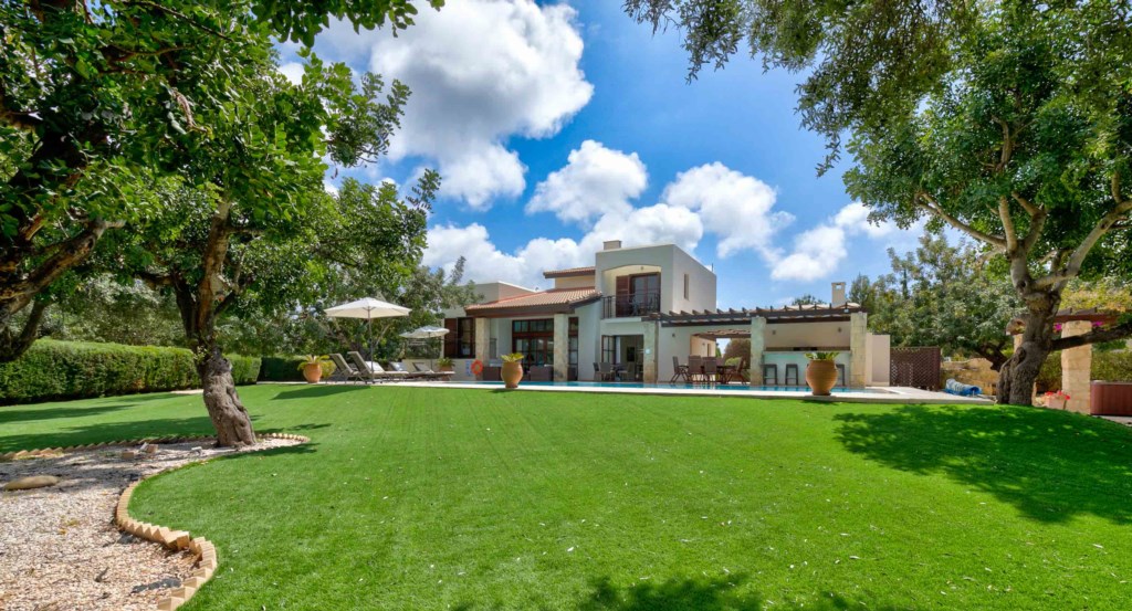 Villa Paparouna - luxury holiday rental villa Aphrodite Hills Resort, Cyprus.1.jpg