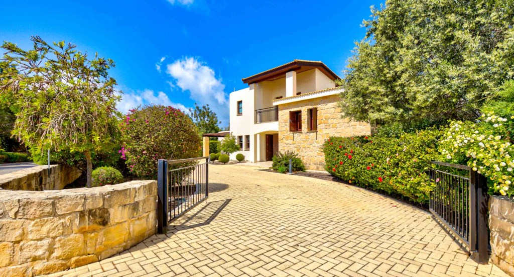 Villa Paparouna - luxury holiday rental villa Aphrodite Hills Resort, Cyprus.5.jpg