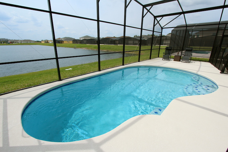 4 Bed Private Pool Home with Lake View!