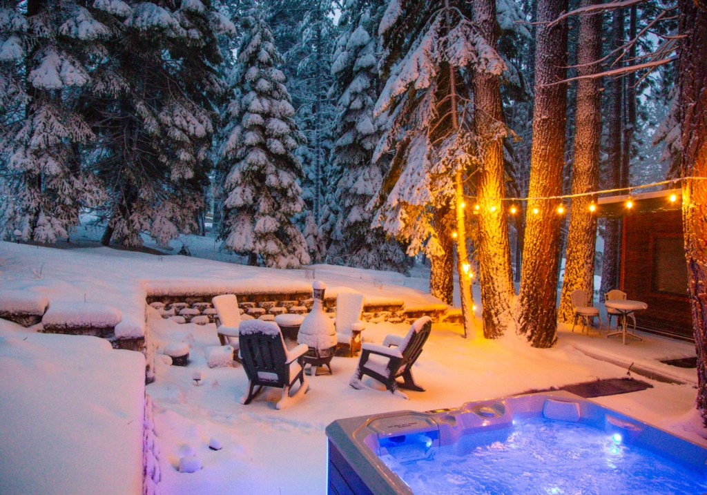 Shady Pines Cabin w/ Hot Tub & Forest Views