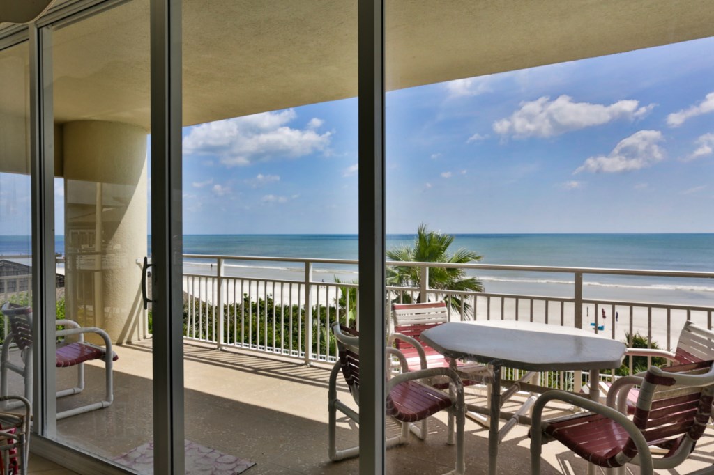 Spacious Oceanfront Condo with 3 Baths