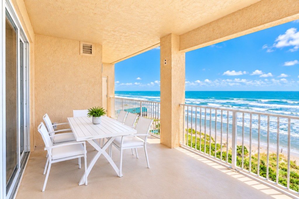 Spacious Oceanfront, Corner Condo, Walk to Flagler