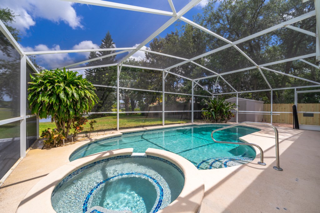 Lakeside Paradise, exclusive 4 bed vacation home!