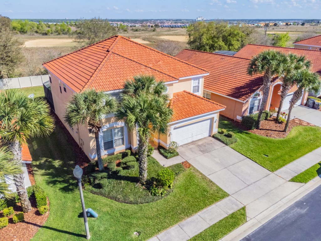 Elegant 6 bedroom home with 3 king size beds