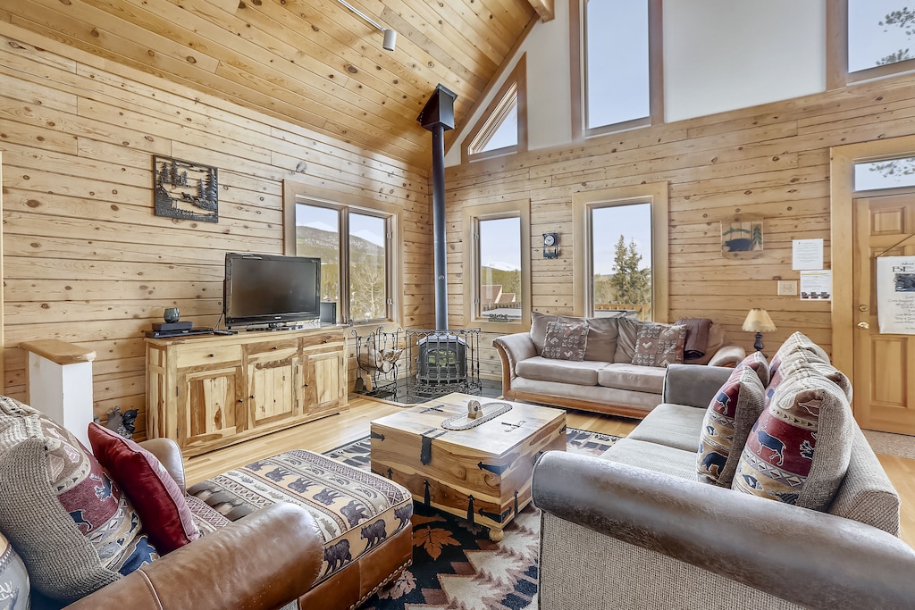 Beautiful Peak 7 Private Home
