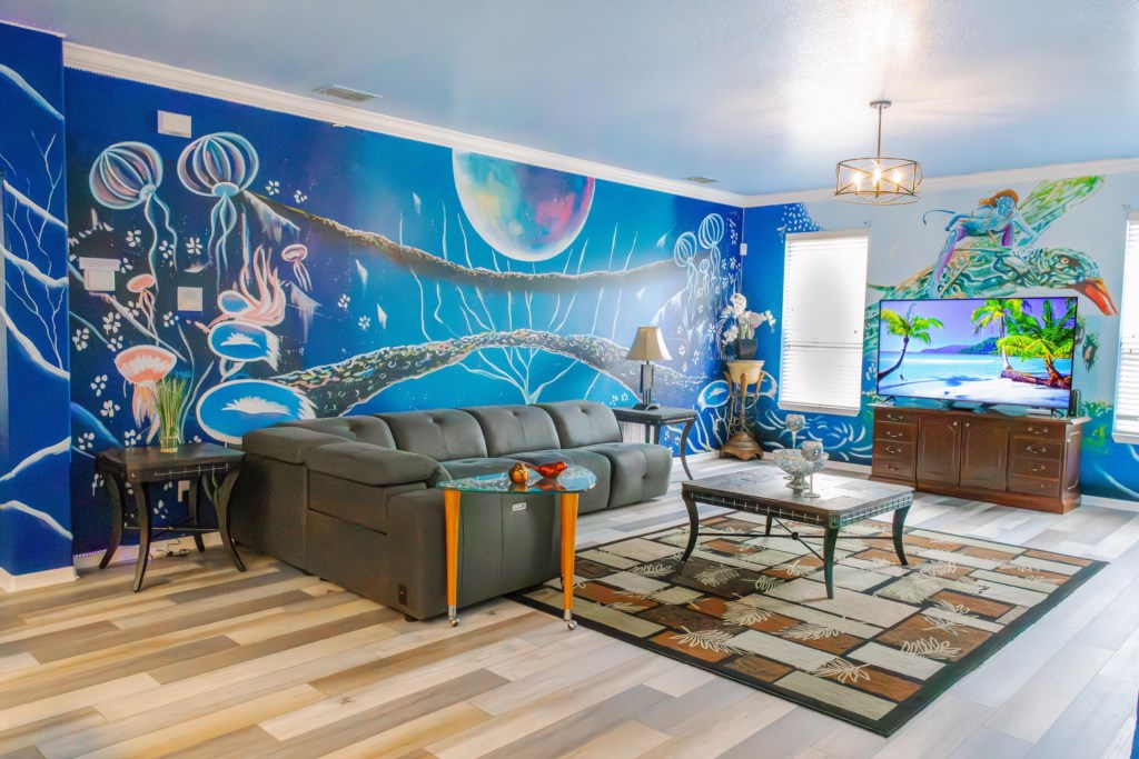 Awesome Movie Themed 6 Bedroom Villa with Pool/Spa