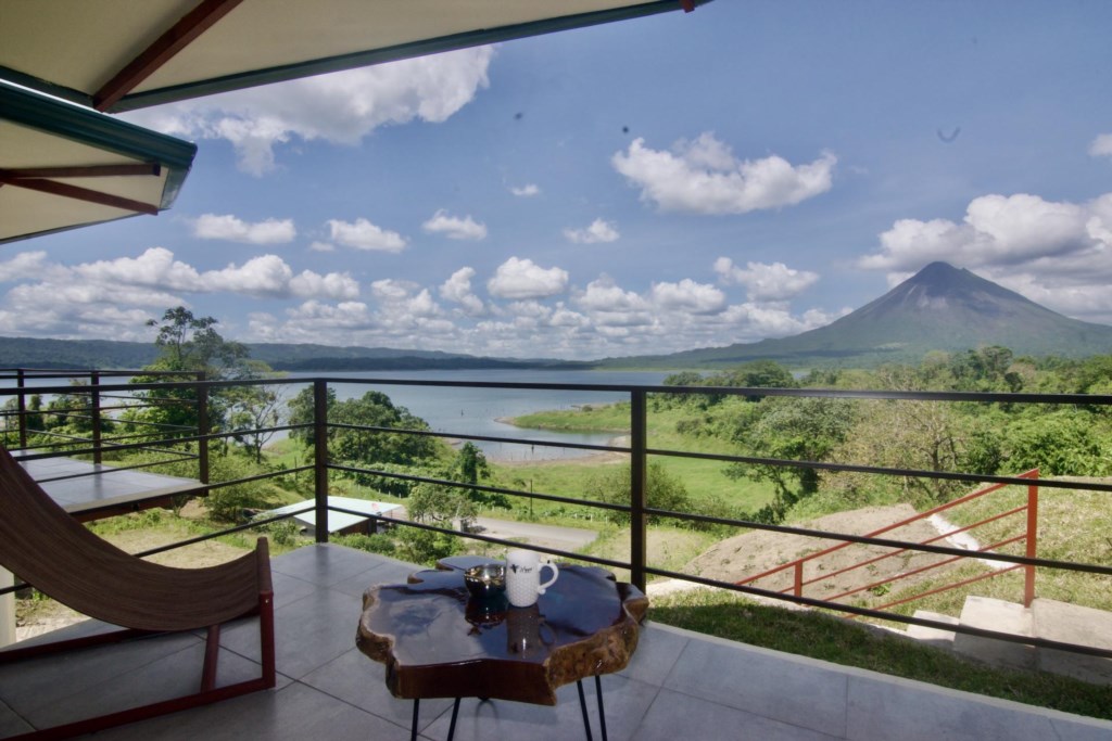 NEW. Hilltop Bungalow 1 w/ spectacular Volcano View
