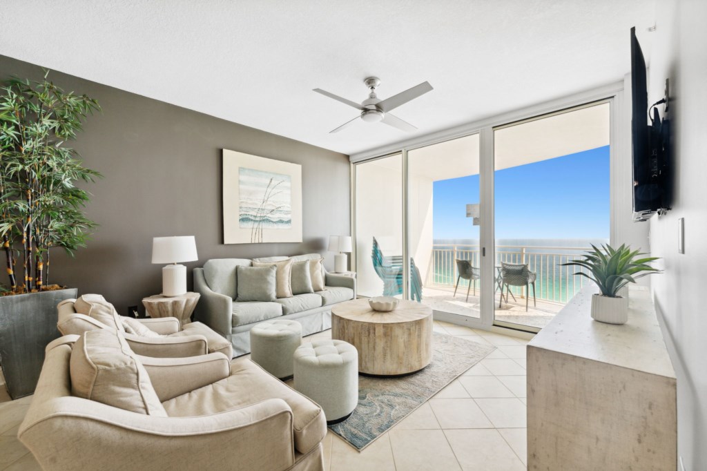 Stunning Ocean Views, Central Location, Parking
