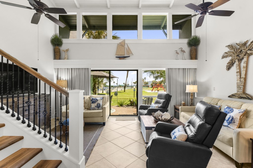 Unit 33, Blue Horseshoe, 2 Bedroom Beach Condo