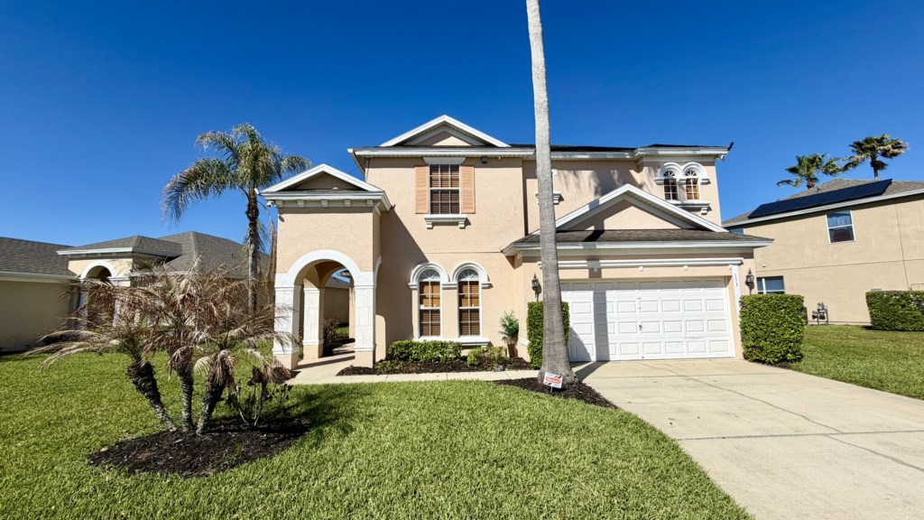 6 Bed Pool Home with 2 Master Suites (153)