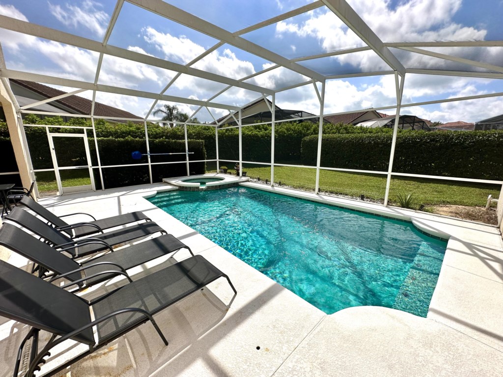 Refurbished 5 Bed Home on Gated Community (536)