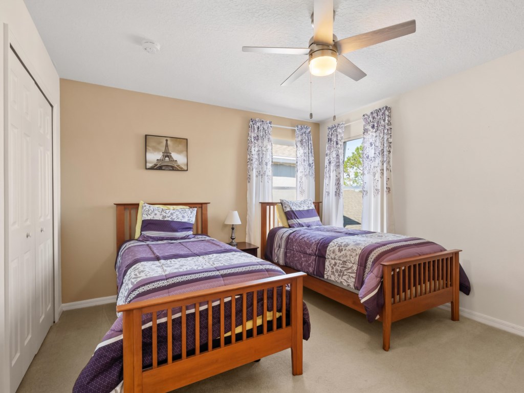 Bedroom 5 with 2 Twin Beds