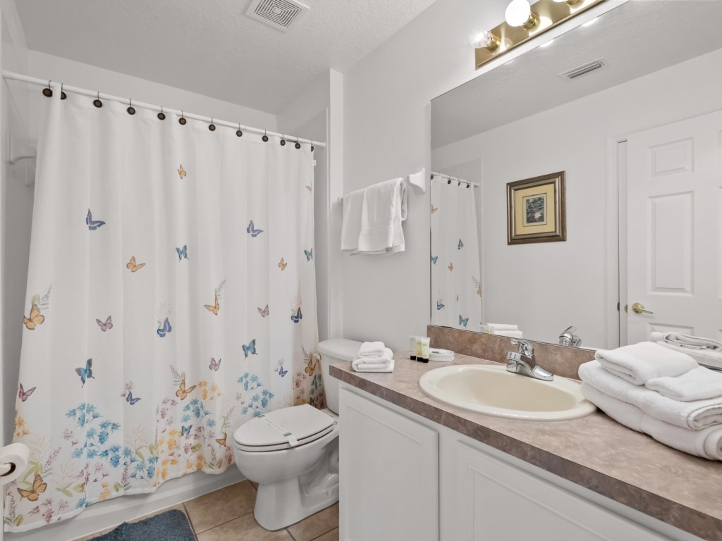 Bathroom 4 with Shower / Tub Combo and Toilet