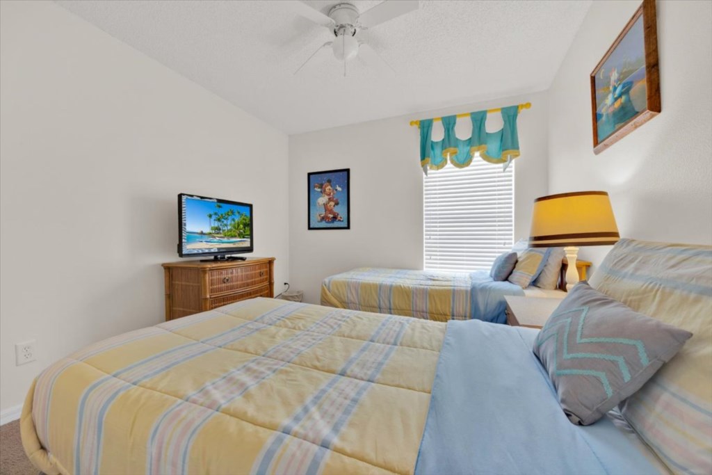 Bedroom 2 with Twin Beds