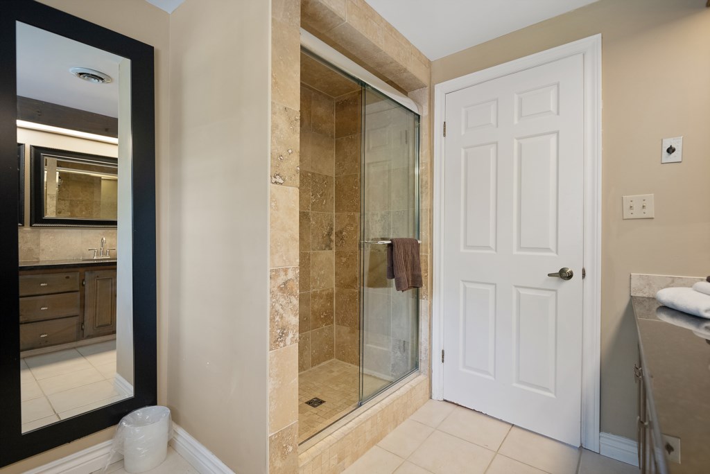 Second level master bedroom ensuite shower - Sanibel North Vacation Home - Niagara-on-the-Lake