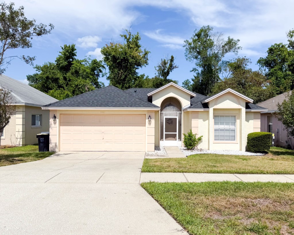326_Pinewood_Dr-1