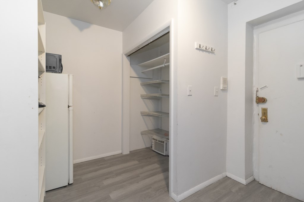 2-Kitchen-Entrance(4)