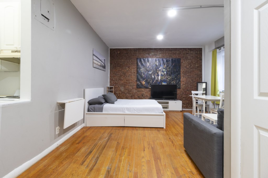 1-MainRoom(2)