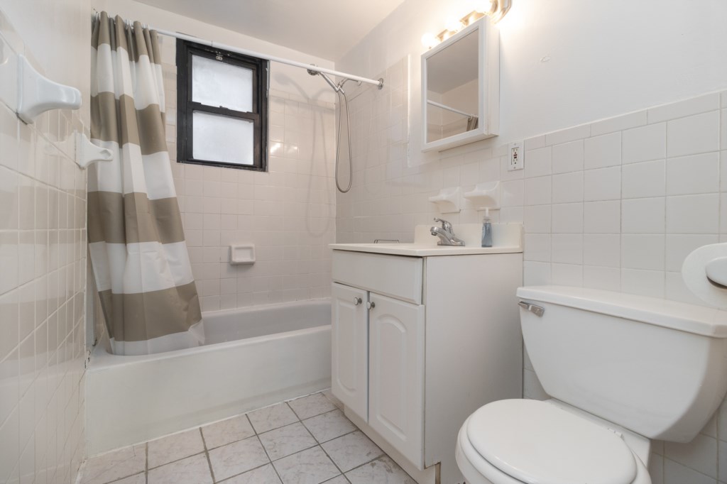 3-Bathroom(1)