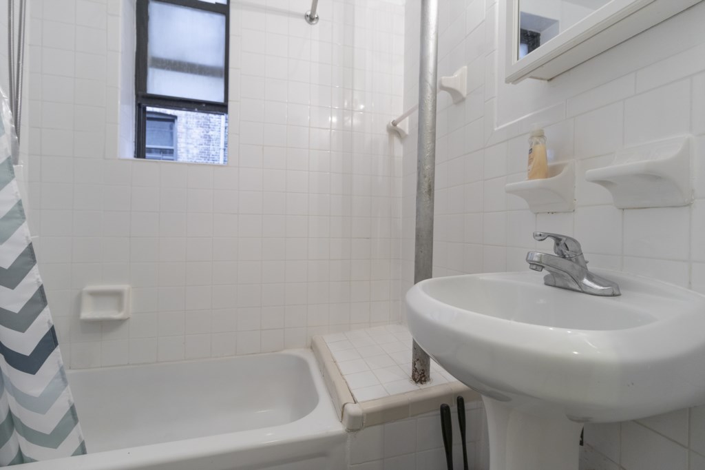 5-Bathroom(4)