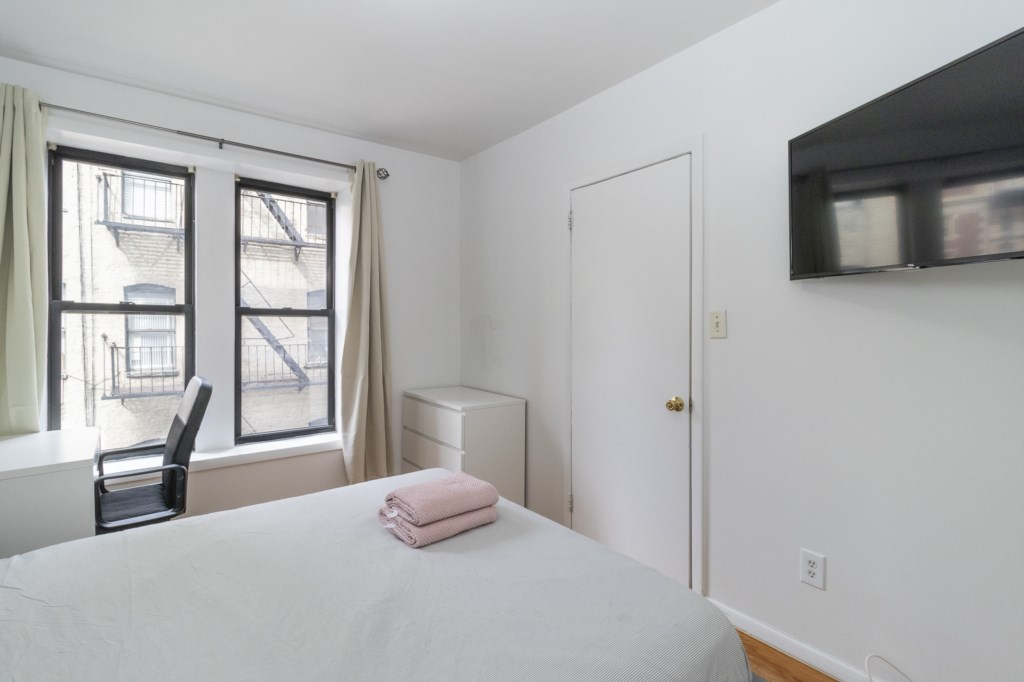 1-MasterBedroom(10)