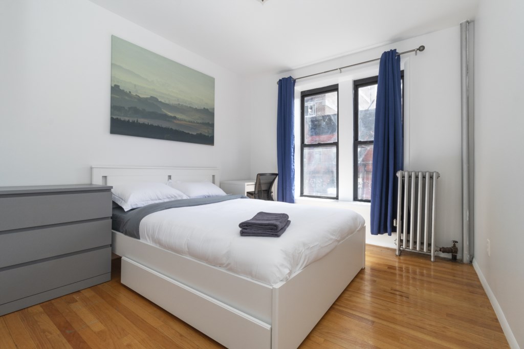 1-MasterBedroom(1)