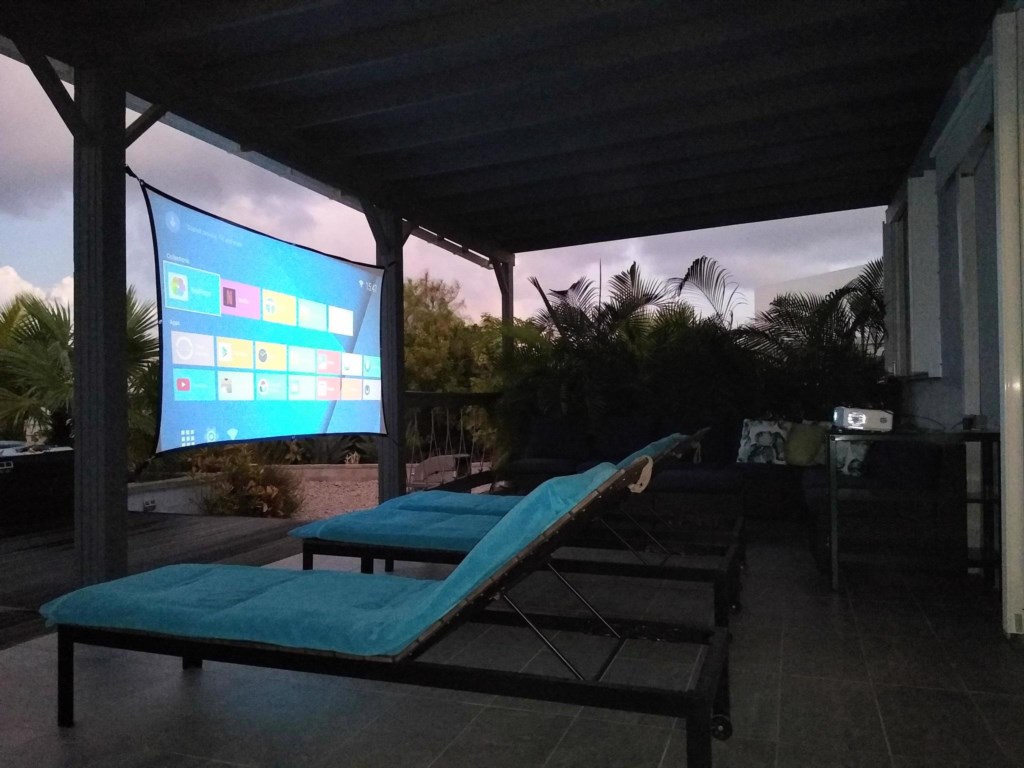 Aruba_projector