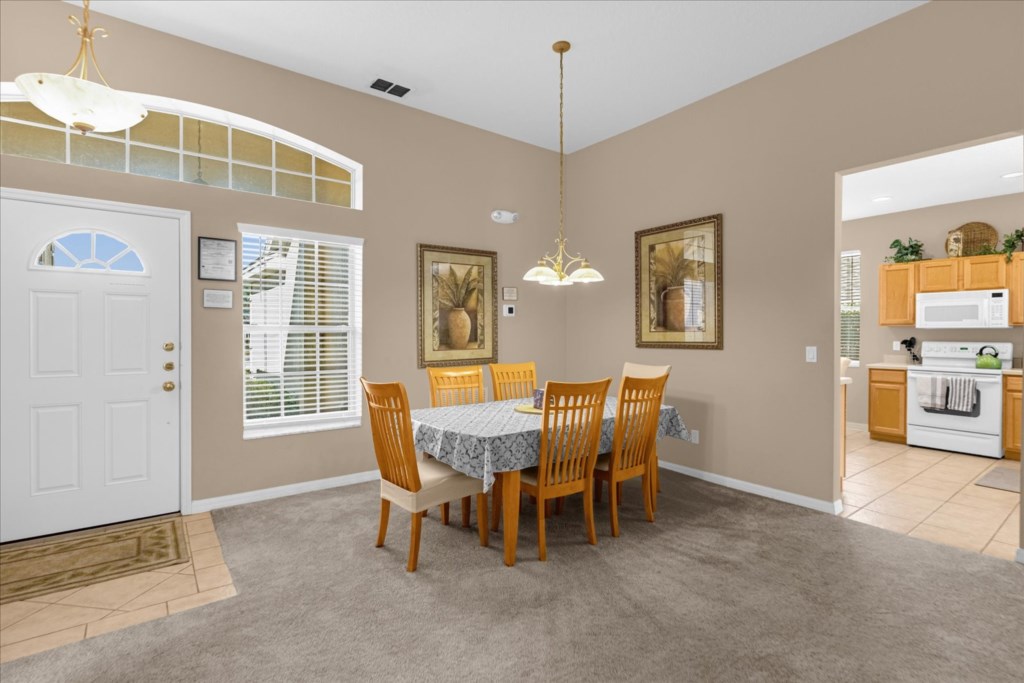 Dining Area with seating for 6