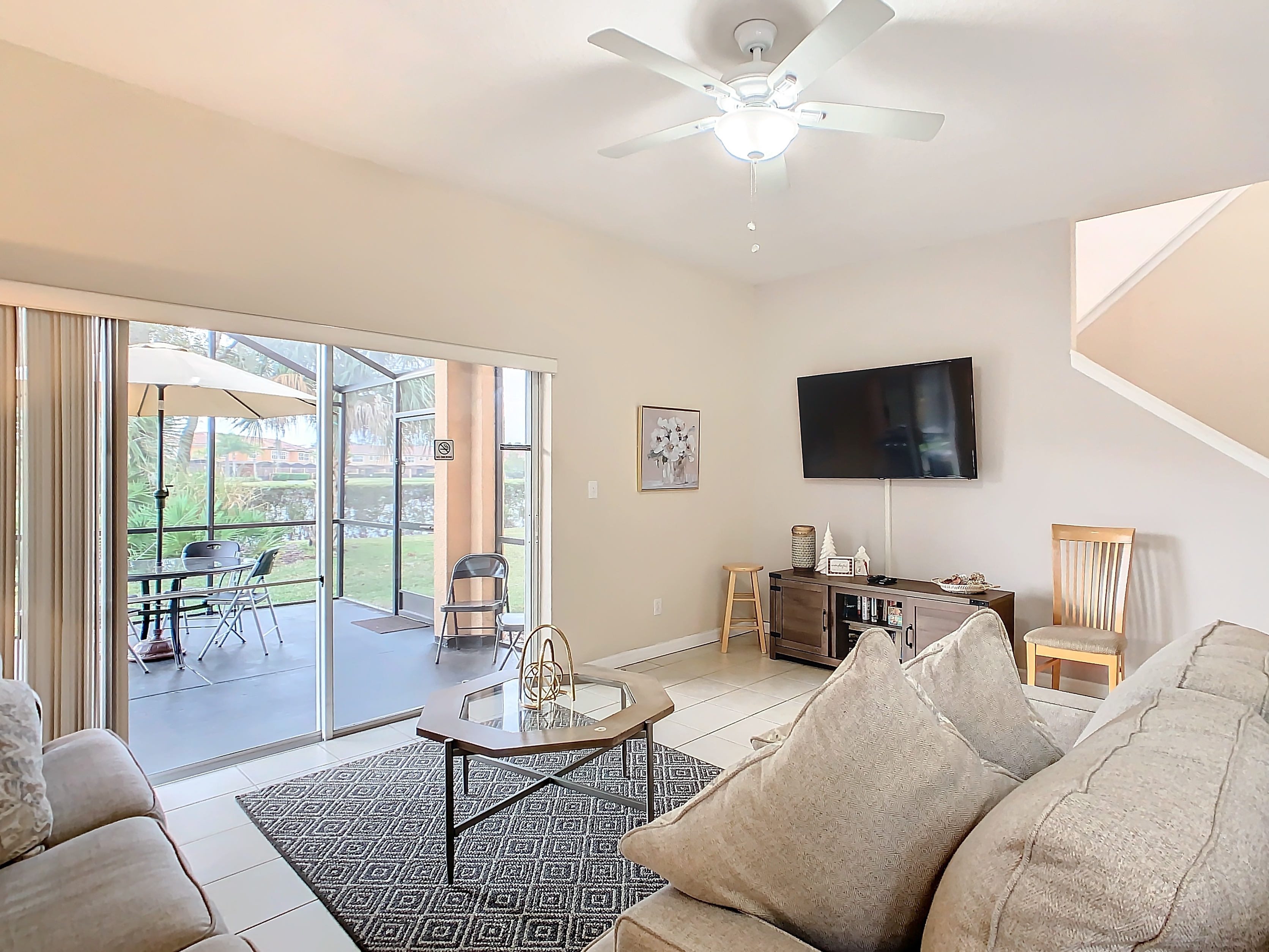 Family Getaway: 4BR Townhome by Old Town