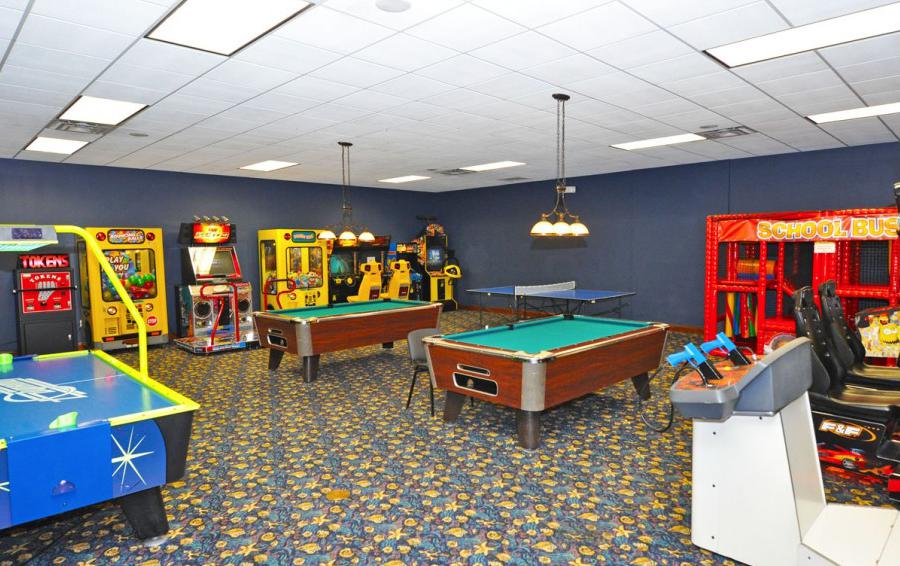 Paradise-Palms-Clubhouse-Gameroom-900x566.jpeg