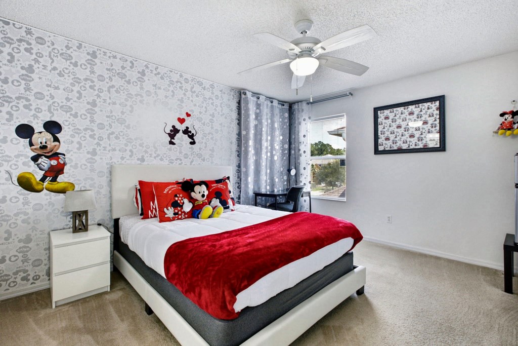 05-bedroom-mickey