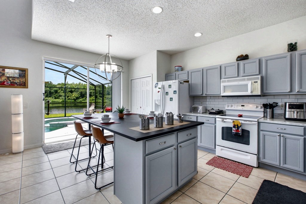 13-kitchen-lake-view