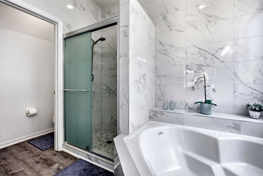 28-master-bathroom