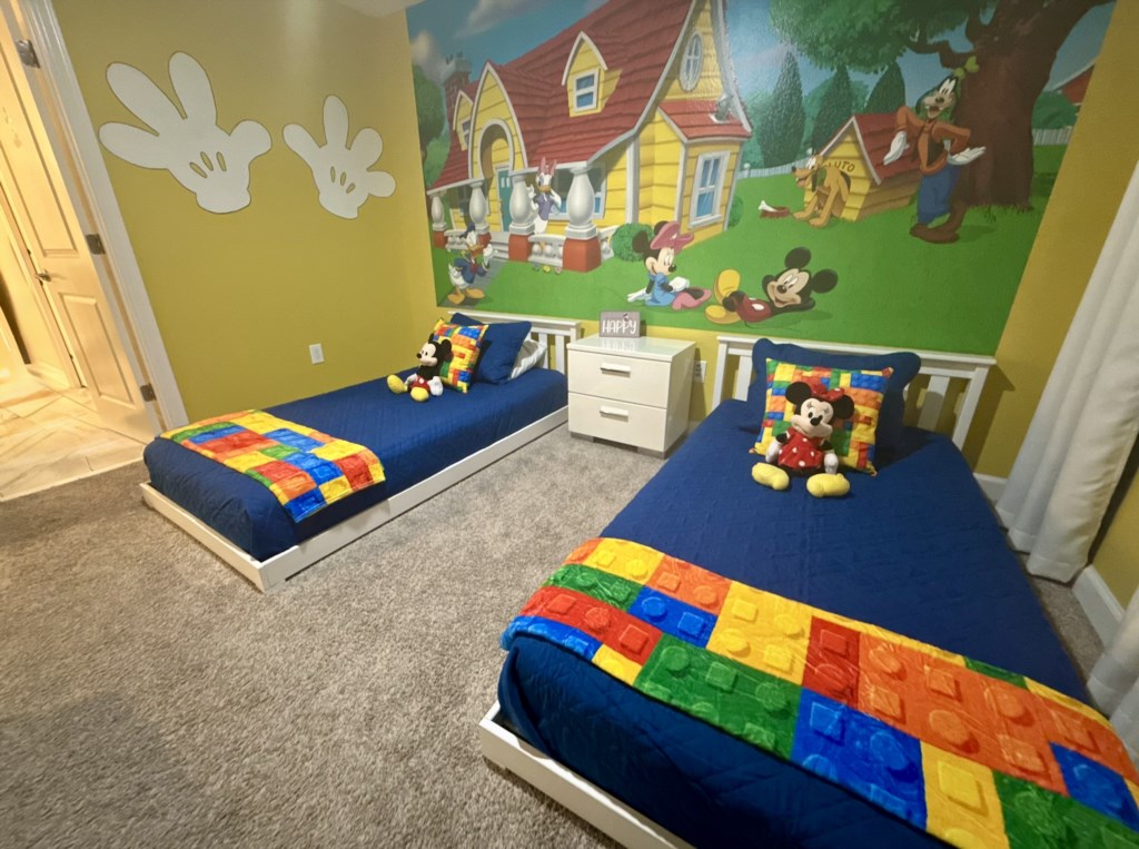 2925MickeyRoom1