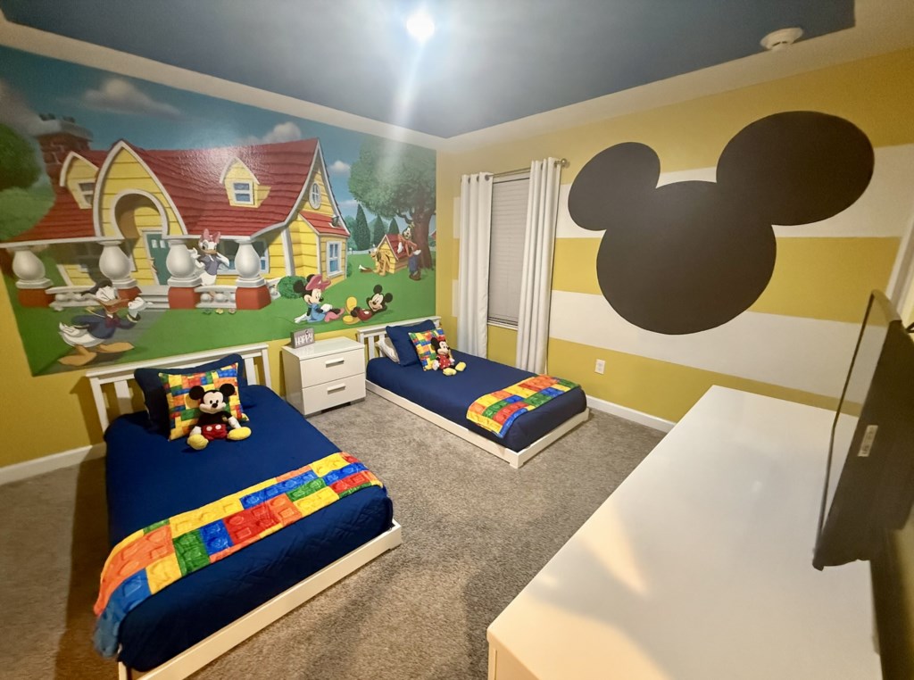 2925MickeyRoom2