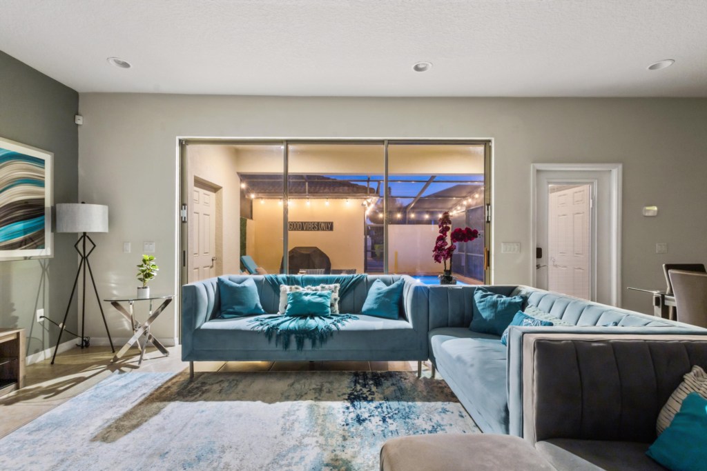 10-9039RhodesSt-103000x2000