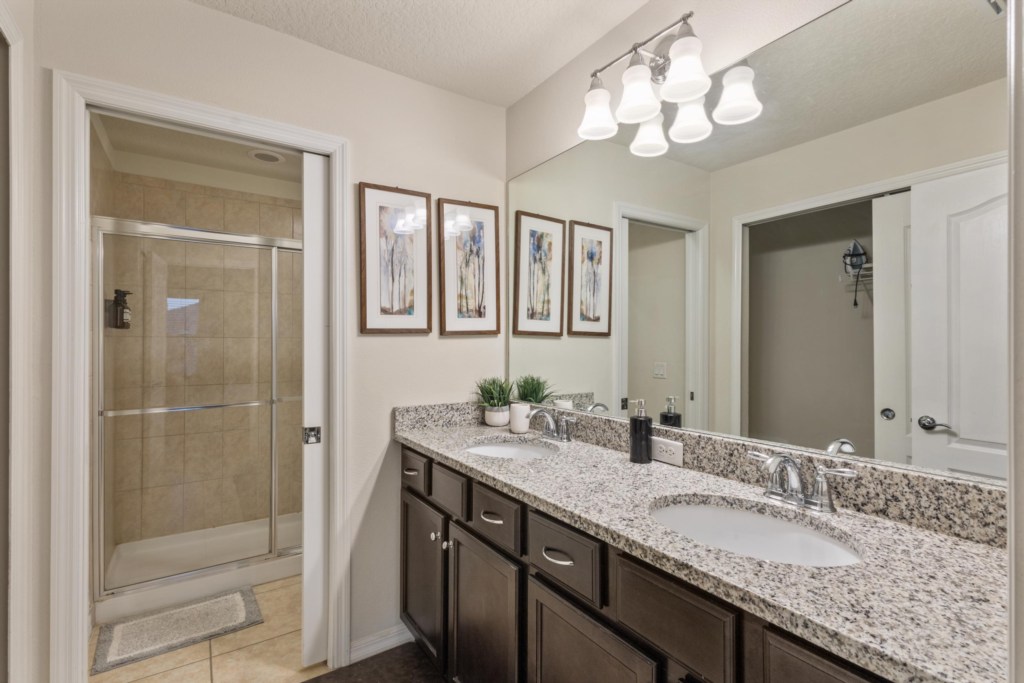 15-9039RhodesSt-153000x2000