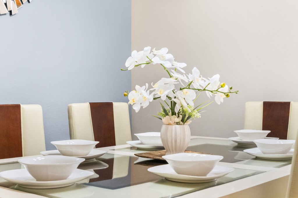 Enjoy meals together without leaving home!