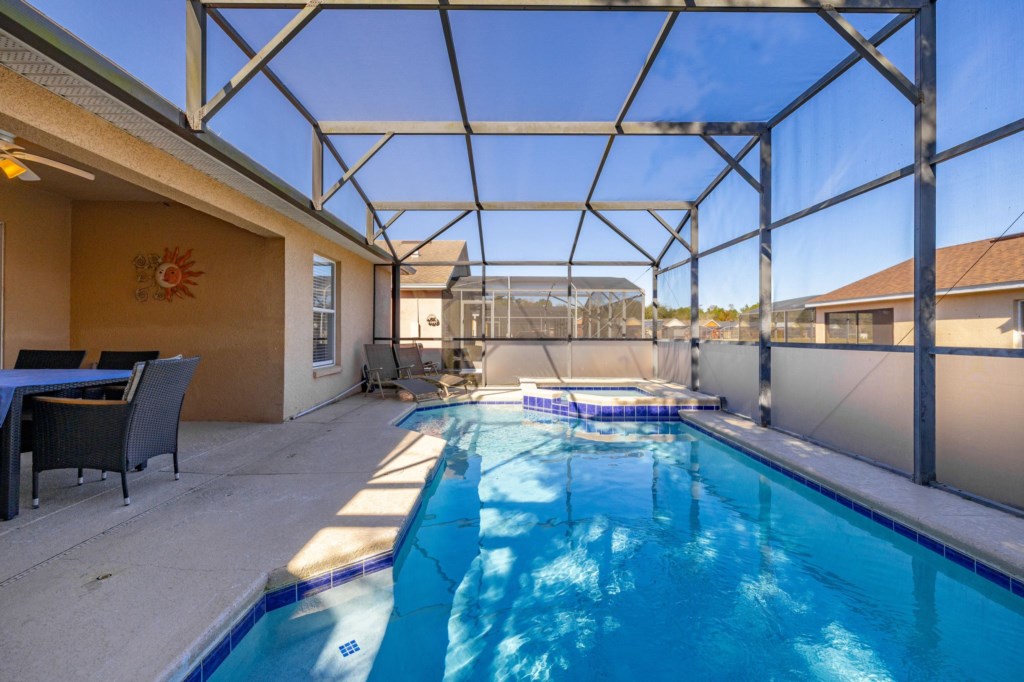 From theme parks to poolside in minutes!