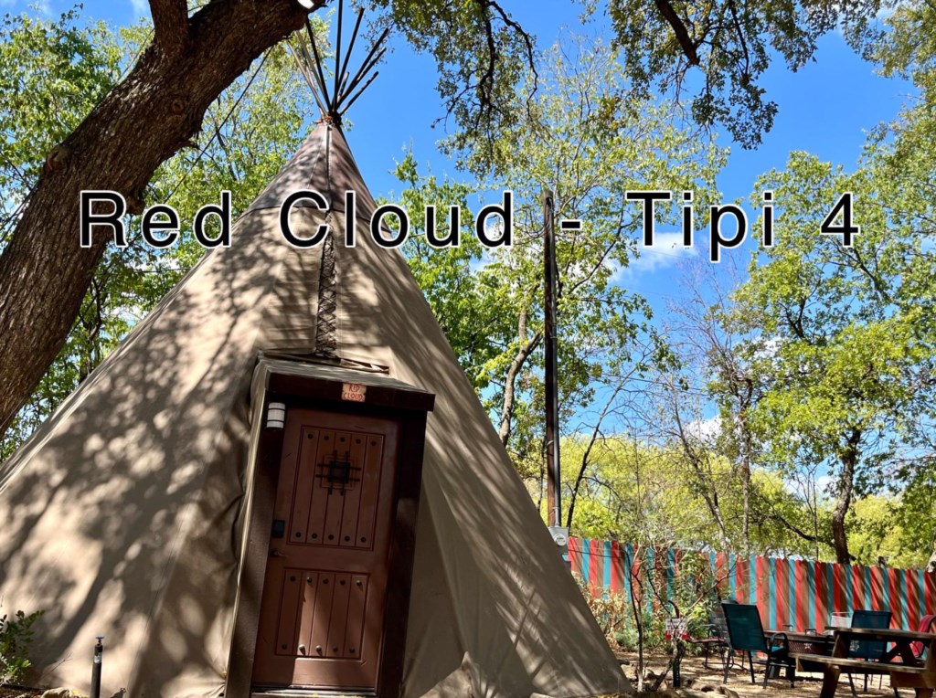 Red Cloud - Tipi 4