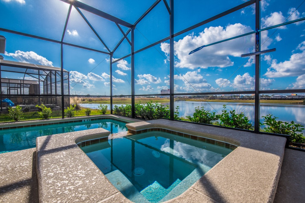 Stunning Water Front 5 Bdm Villa at Storey Lake 