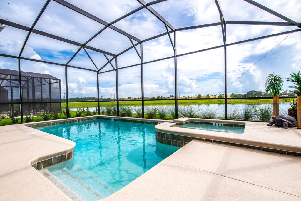 Tranquil 6 Bdm Villa Overlooking the Lake