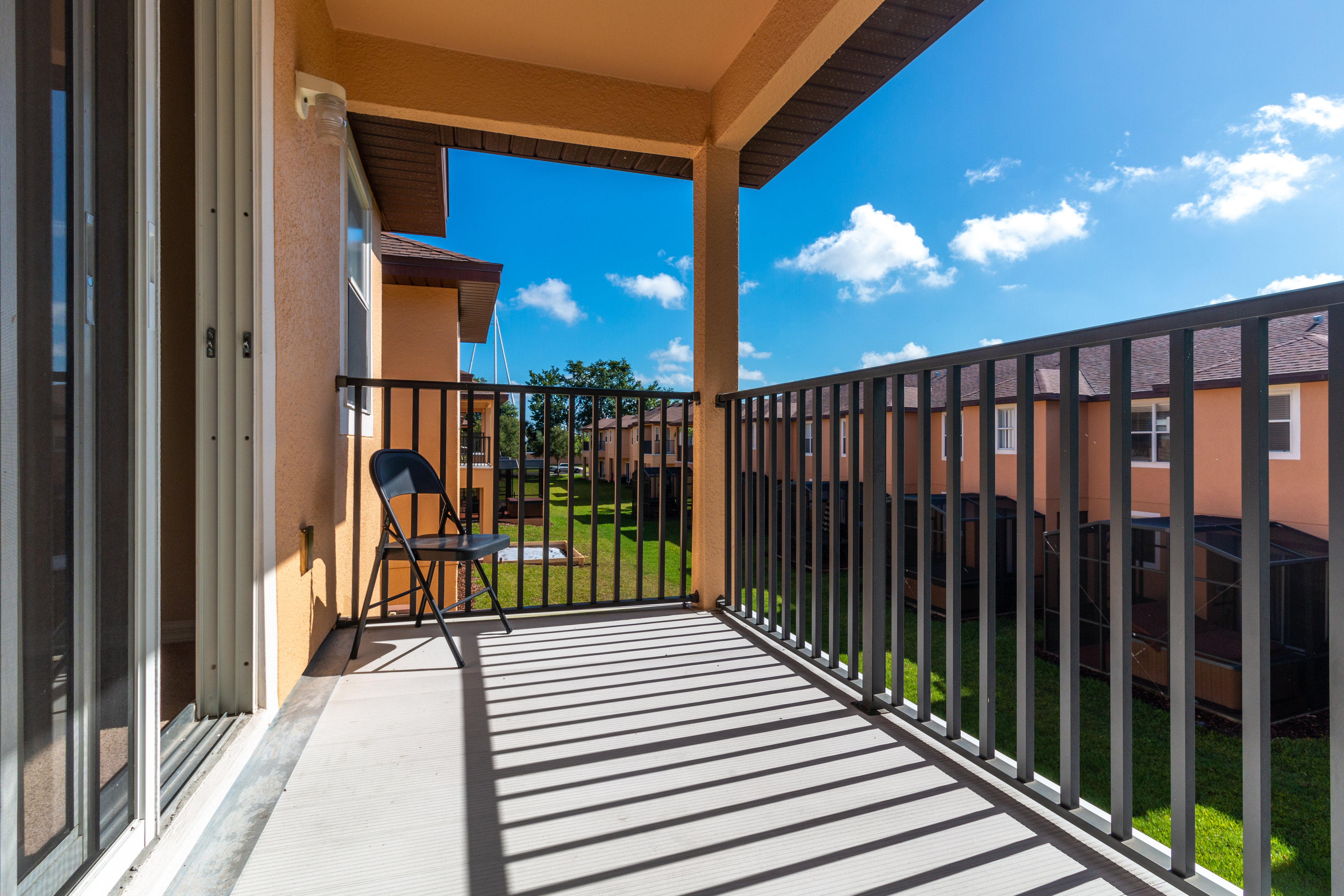 Spacious Regal Oaks Retreat - Steps to the Pool