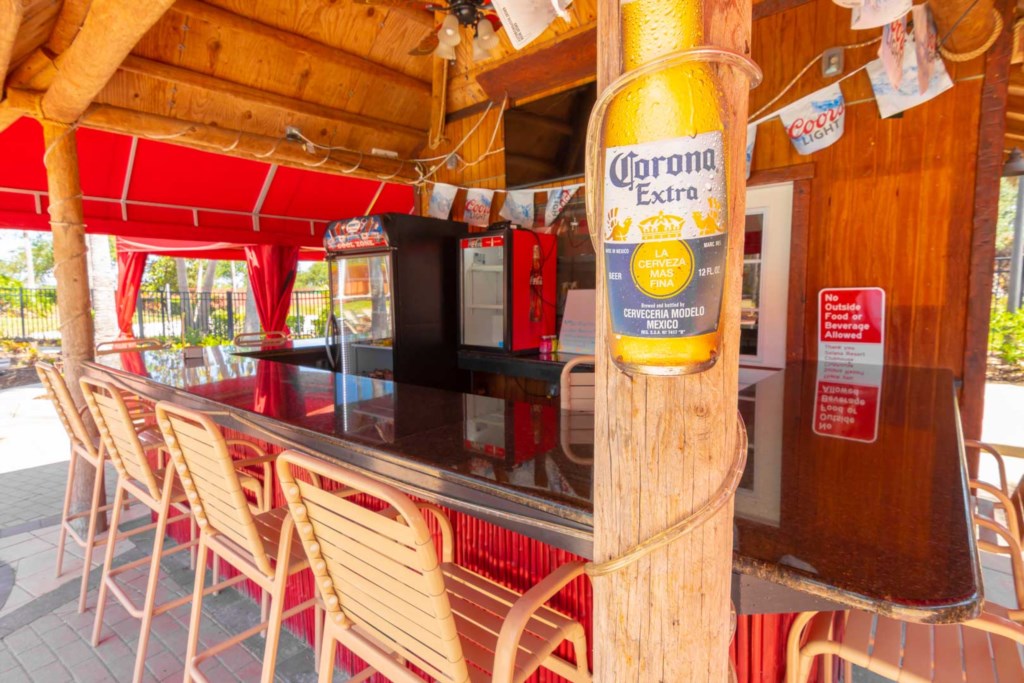 Solana Resort - Outdoor Tiki Bar