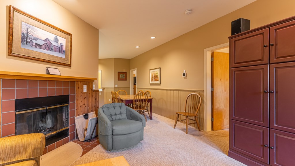 06_ClubWyndhamSmugglersNotchVermont_livingroom_10