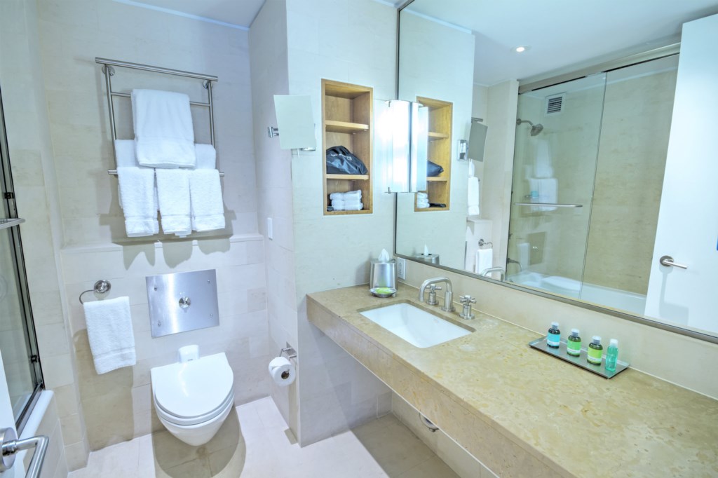 NY45_2bd_masterbath_00119_S.jpg