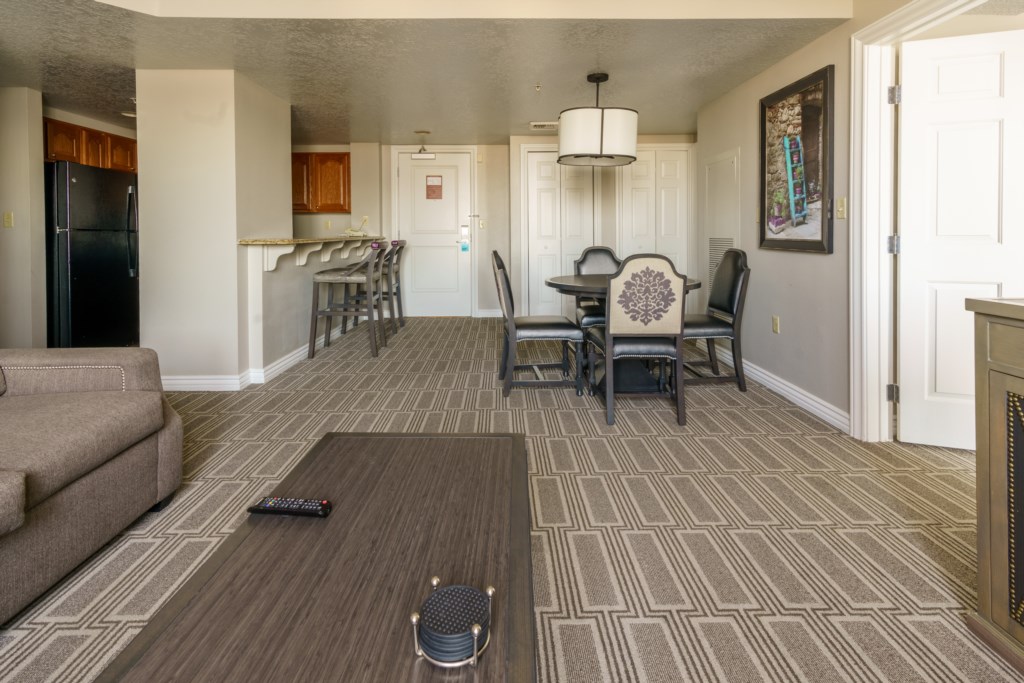 5granddesert2bedroom-livingarea(3)