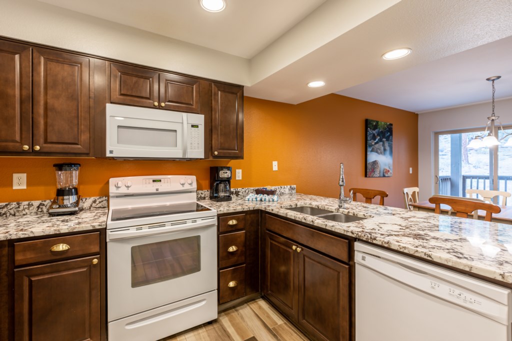 15 south shore 1 bedroom - kitchen (4).jpg