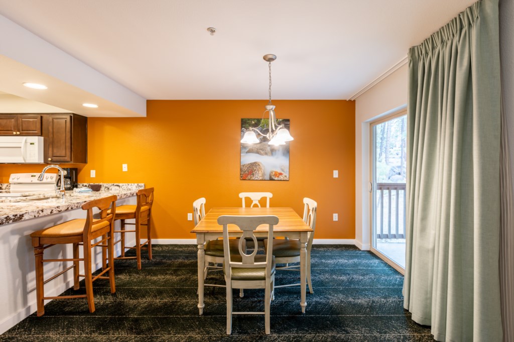 10 south shore 1 bedroom - dining area.jpg